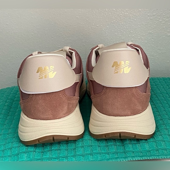 NWT.. WOMENS STEVE MADDEN RETRO RUNNER SNEAKERS - Picture 12 of 15